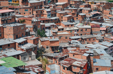 Representação da cultura com uma bela foto da comunidade da favela tirada de cima